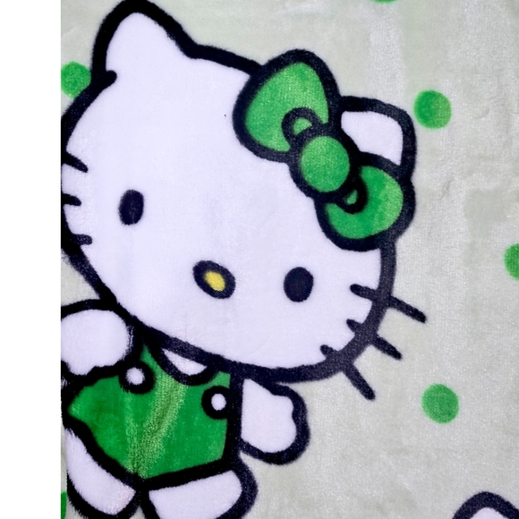 Hello Kitty St Patrick’s Day Throw Blanket Green Shamrock NWT - Picture 2 of 4